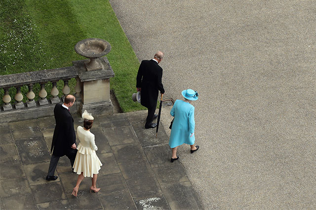 Прием королевы Елизаветы II в саду Букингемского дворца (фото 2)