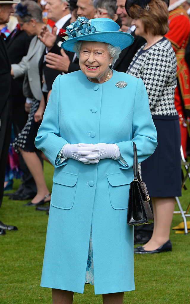 Прием королевы Елизаветы II в саду Букингемского дворца (фото 1)
