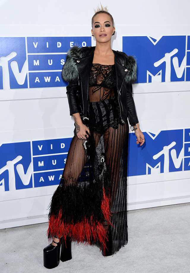 Как прошел MTV VMA — 2016: победители, платья и триумф Бейонсе (фото 17)