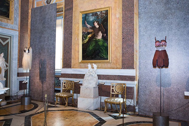 Высокая мода и скульптура: все подробности экспозиции Аззедина Алайи в Галерее Боргезе (фото 4)