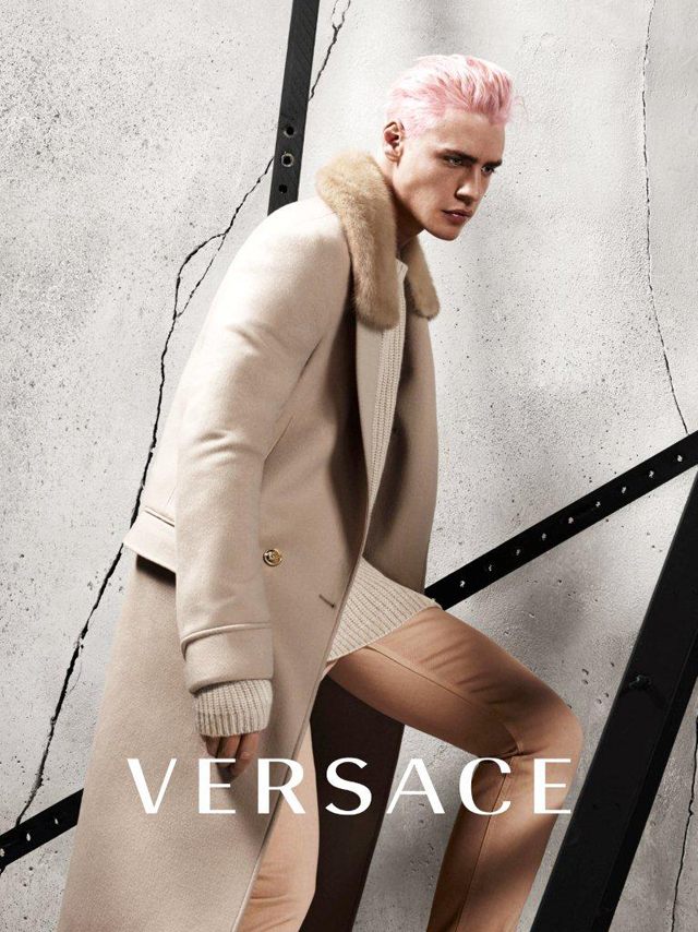 Карли Клосс и другие в осенней рекламной кампании Versace (фото 8)