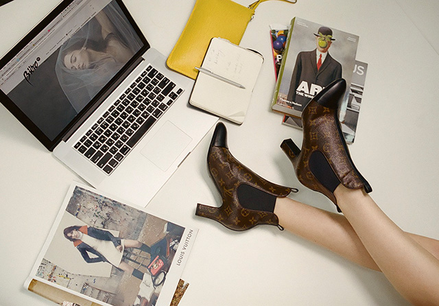 Весь мир у ваших ног: модные девушки и их любимые туфли Louis Vuitton (фото 1)