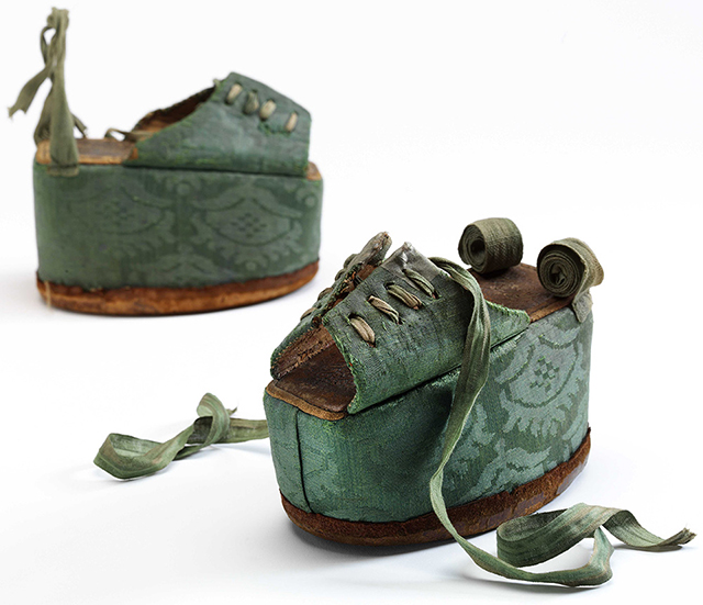 "Удовольствие и боль": в Музее Виктории и Альберта откроется выставка обуви (фото 1)