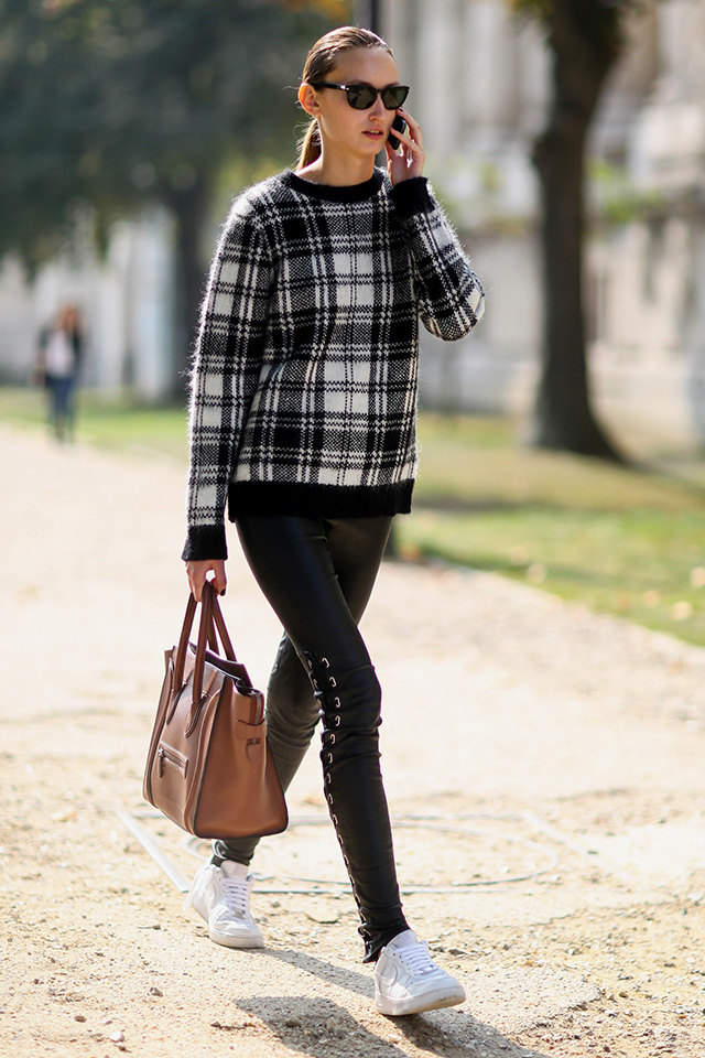 Неделя моды в Париже S/S 2015: street style. Часть I (фото 30)