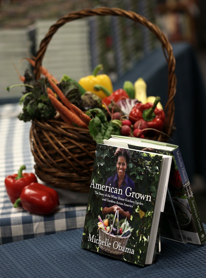 Мишель Обамы представила новую книгу о садоводстве