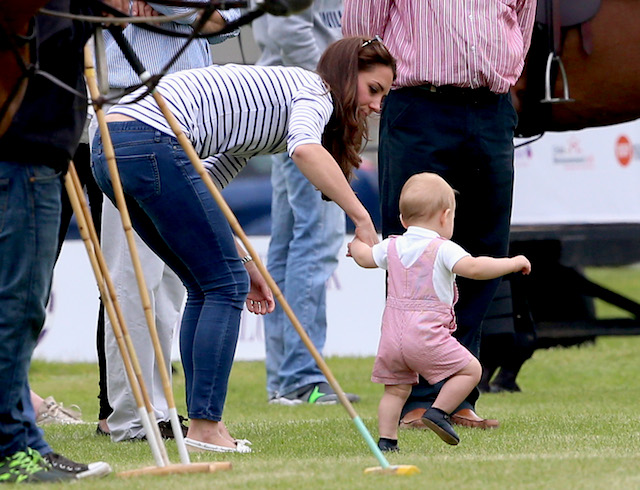 Кейт Миддлтон с принцем Джорджем на благотворительной игре в поло (фото 2)