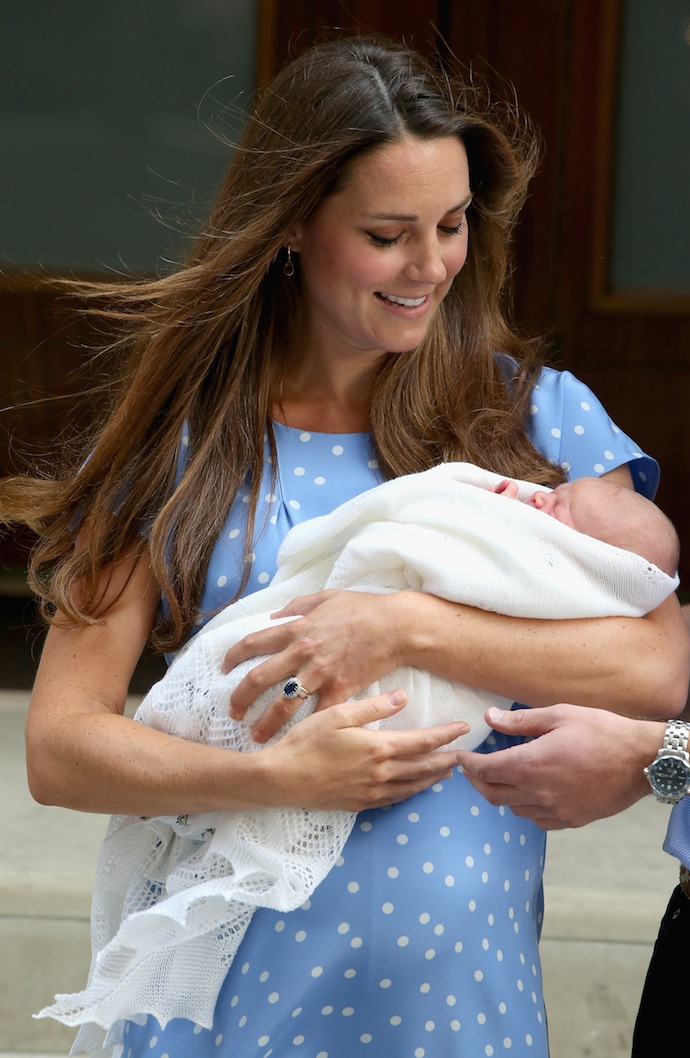 Кейт Миддлтон с новорожденным сыном