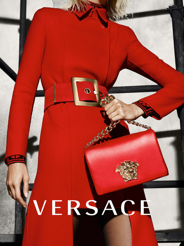 Карли Клосс и другие в осенней рекламной кампании Versace (фото 5)