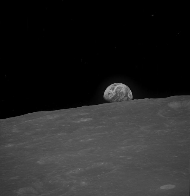 NASA выложило во Flickr 8 000 снимков Луны (фото 1)