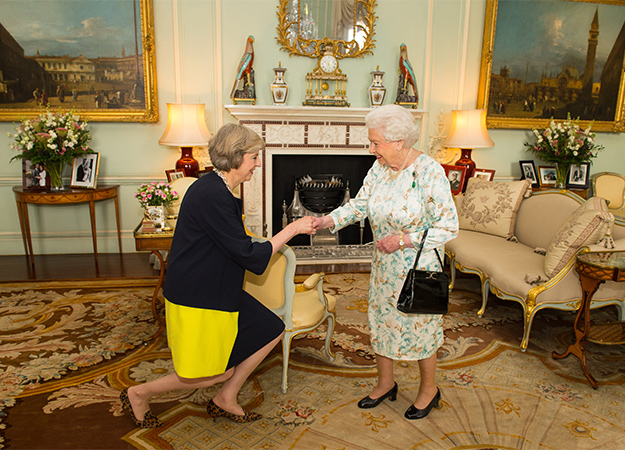 Премьер в золотых штанах: как политика Терезы Мэй повлияет на британскую моду (фото 2)