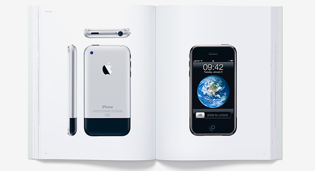 Подарок без повода: книга Designed by Apple in California о 20