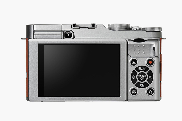 Мастера селфи: Fujifilm представили камеру с фронтальным экраном (фото 1)