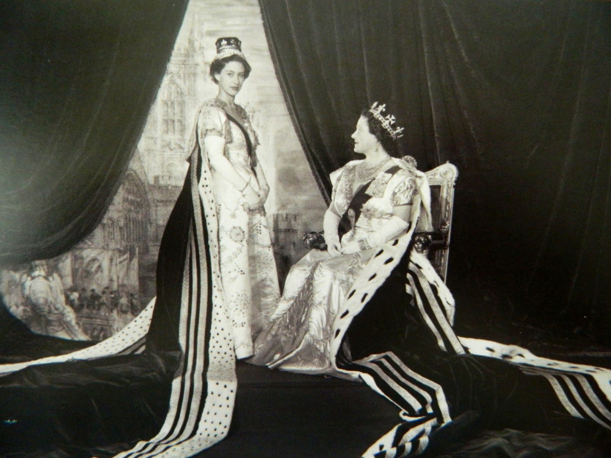 Выставка к юбилею коронации Елизаветы II (фото 8)