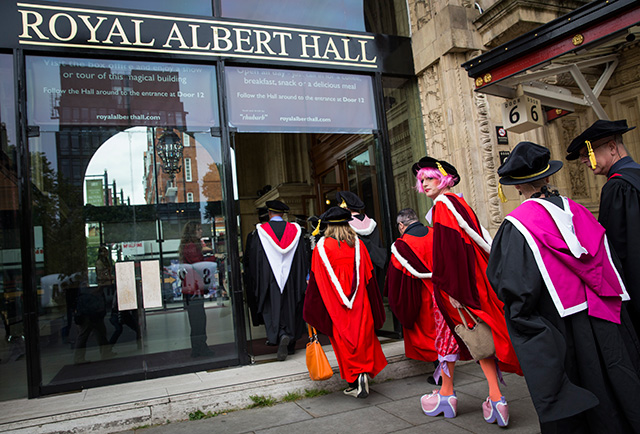 Альбер Эльбаз получил докторскую степень Royal College оf Art (фото 1)