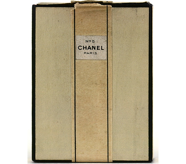 Выставка Chanel №5