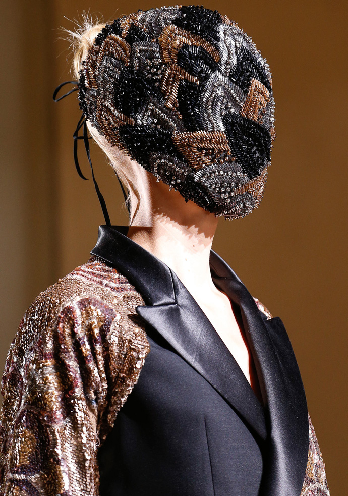 Красота в деталях: маски на показе Maison Martin Margiela Couture (фото 2)
