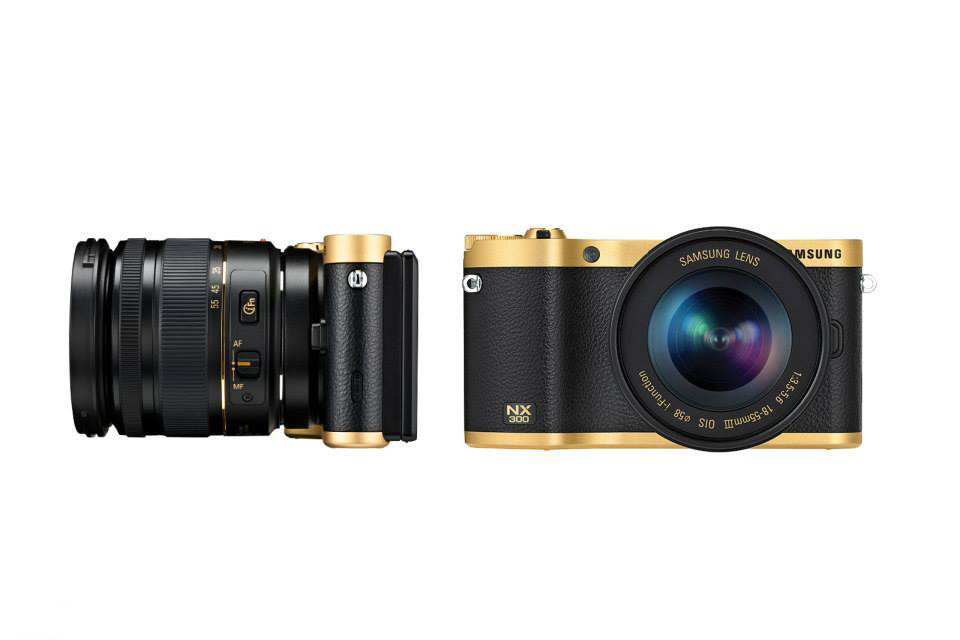 Золотой фотоаппарат Samsung Gold Plated NX300 (фото 1)