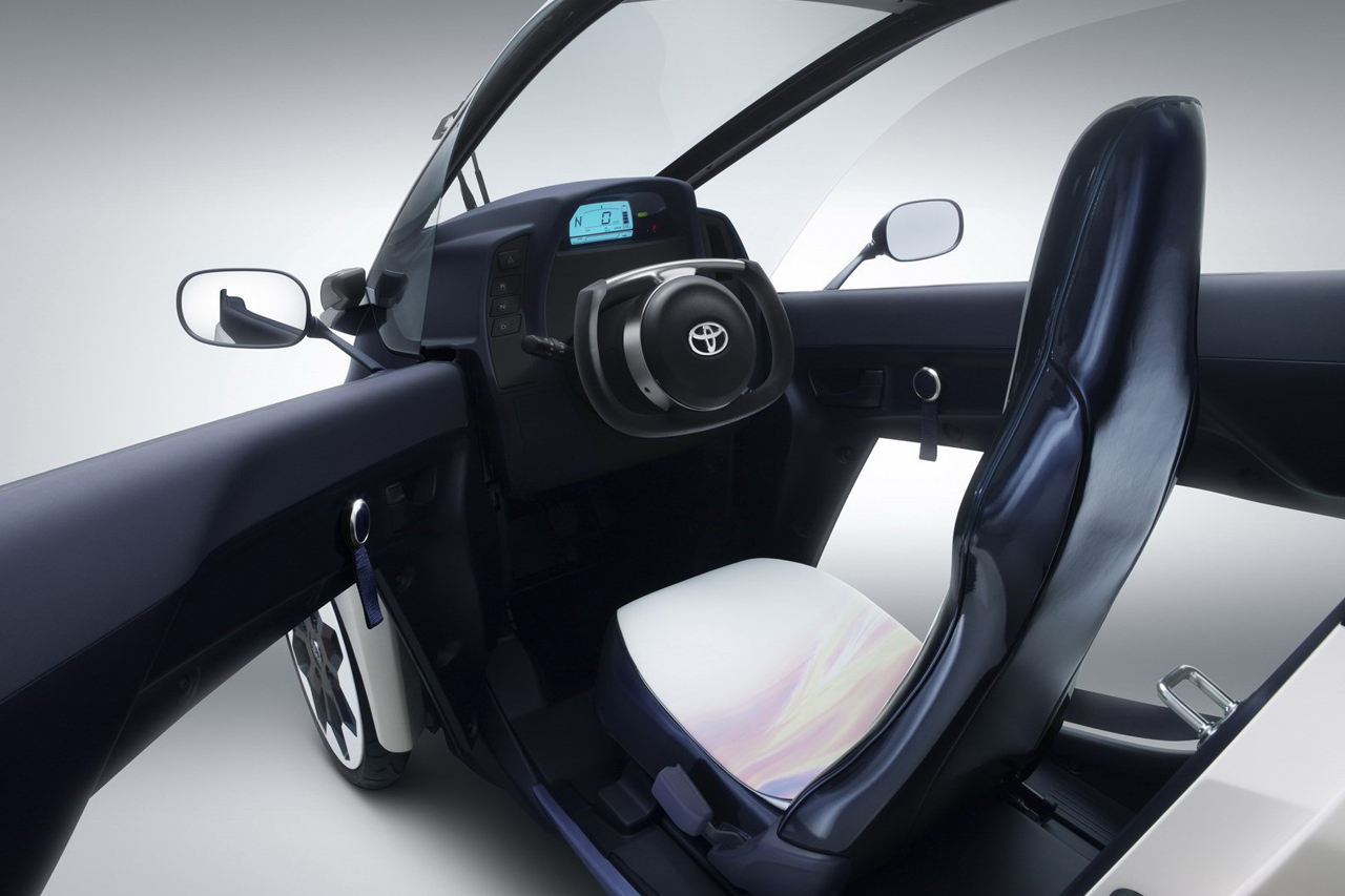 Toyota представили i-ROAD Concept (фото 5)