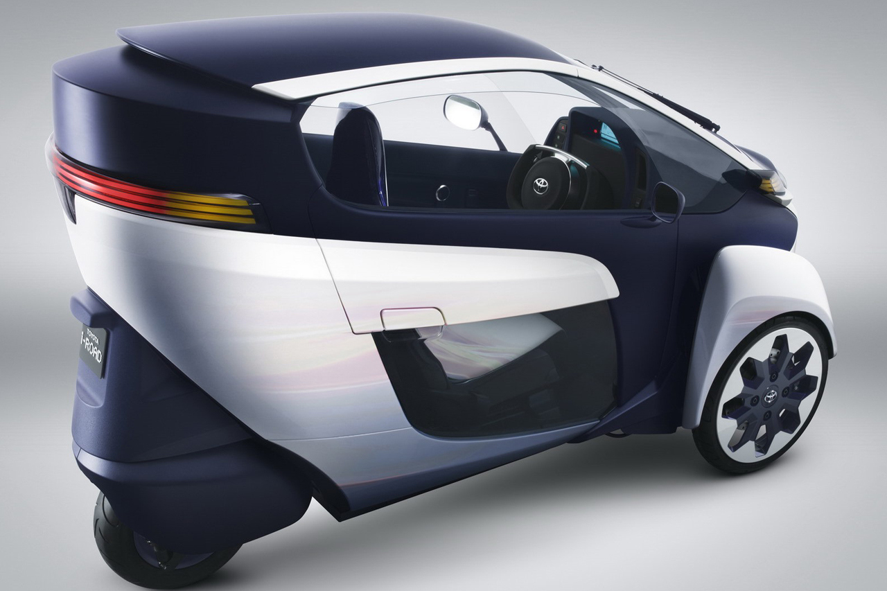 Toyota представили i-ROAD Concept (фото 1)