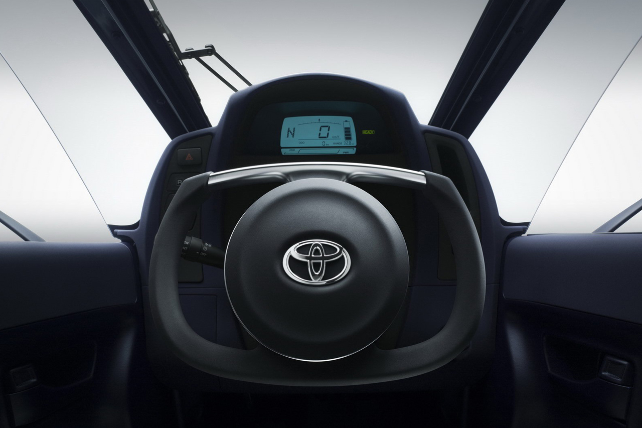 Toyota представили i-ROAD Concept (фото 7)