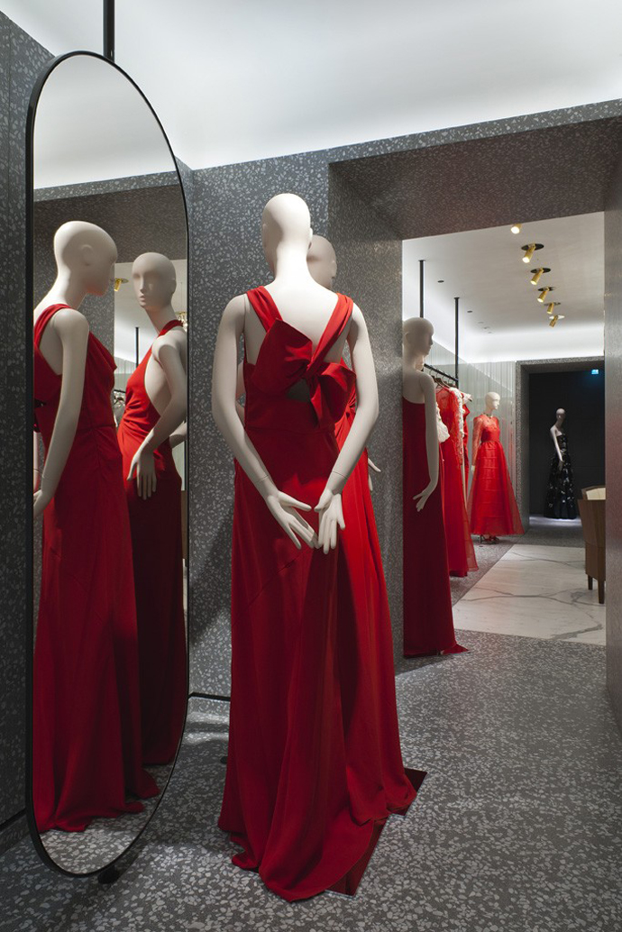 Обновленный бутик Valentino в Милане (фото 3)