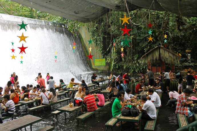 Необычный ресторан Waterfall у водопада (фото 3)