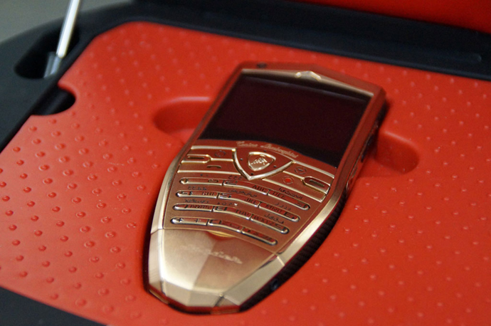 Планшет и смартфоны Lamborghini (фото 11)