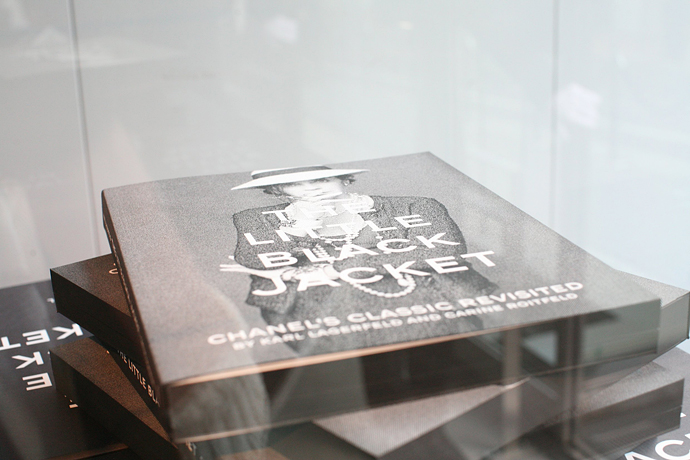 Открытие выставки The Little Black Jacket: Chanel (фото 17)