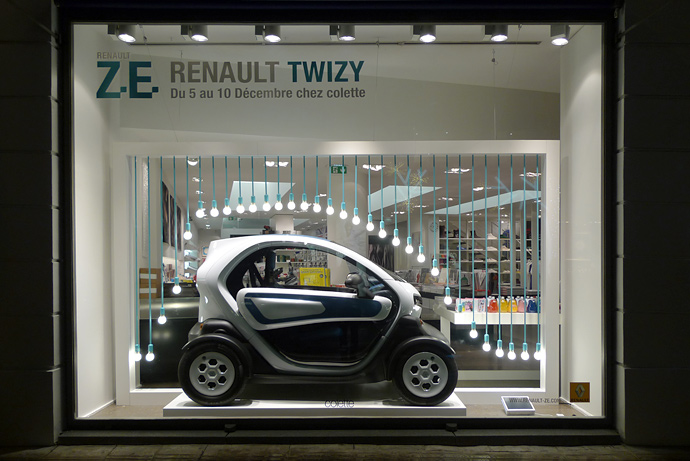 Лучшие витрины мира: Renault Twizy в Colette (фото 1)