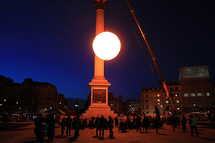 На Трафальгарской площади взошло два солнца (фото 3)