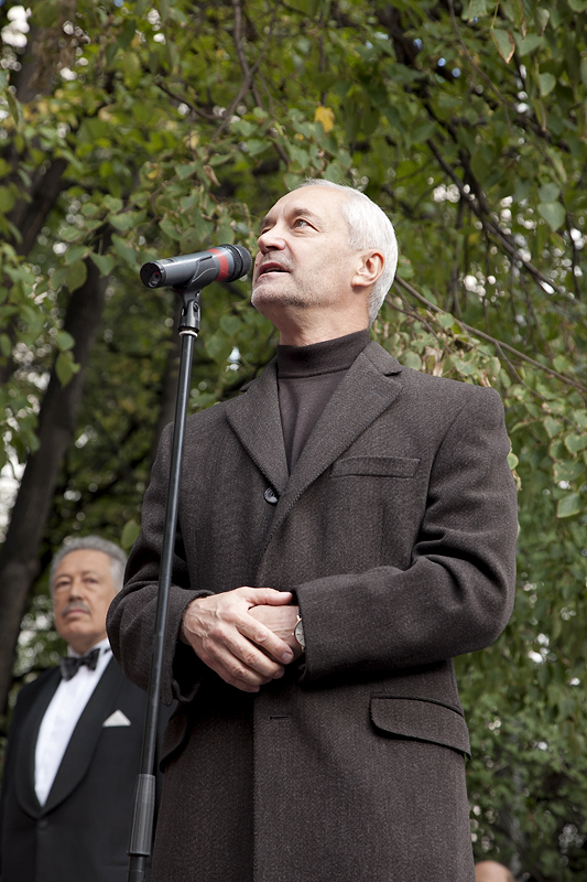 В Москве открыли памятник Муслиму Магомаеву (фото 9)