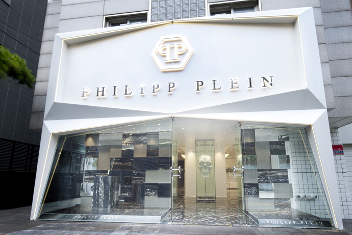 Флагманский бутик Philipp Plein в Санкт-Петербурге (фото 7)