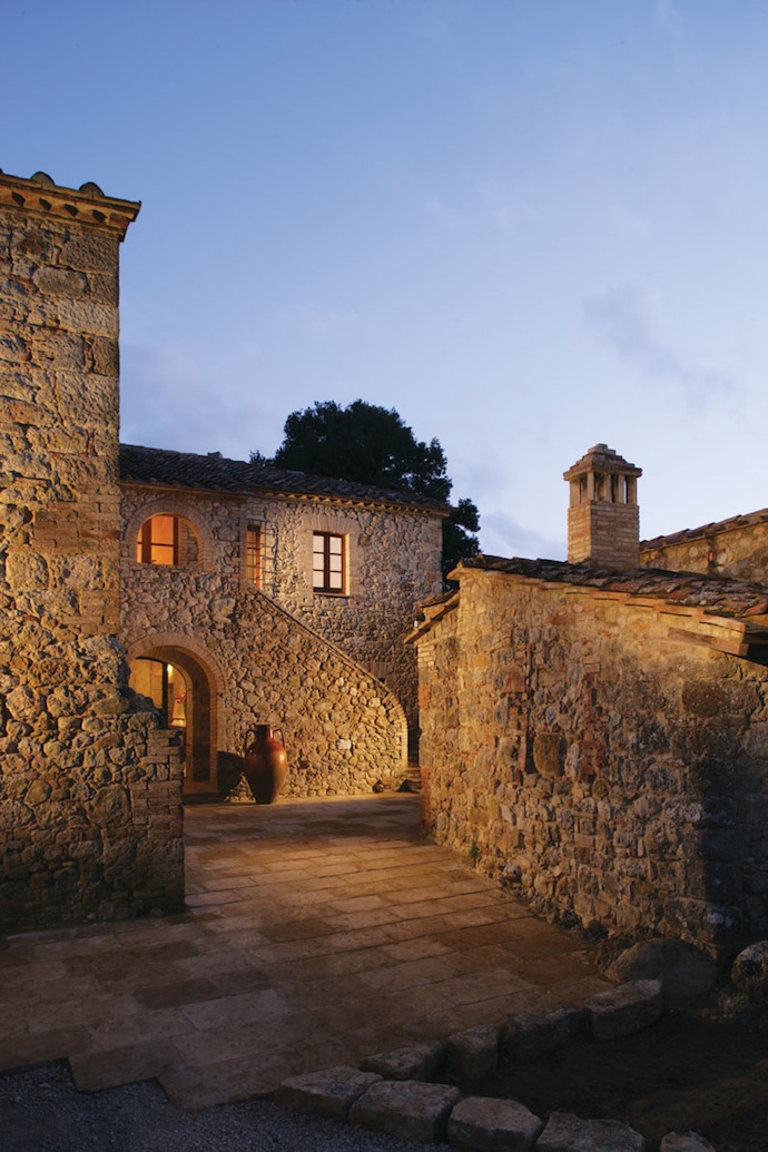 Старинный замок в садах Тосканы (фото 10)