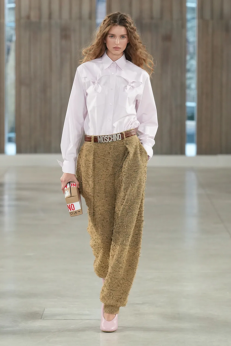 Moschino, коллекция весна-лето 2026 | BURO.
