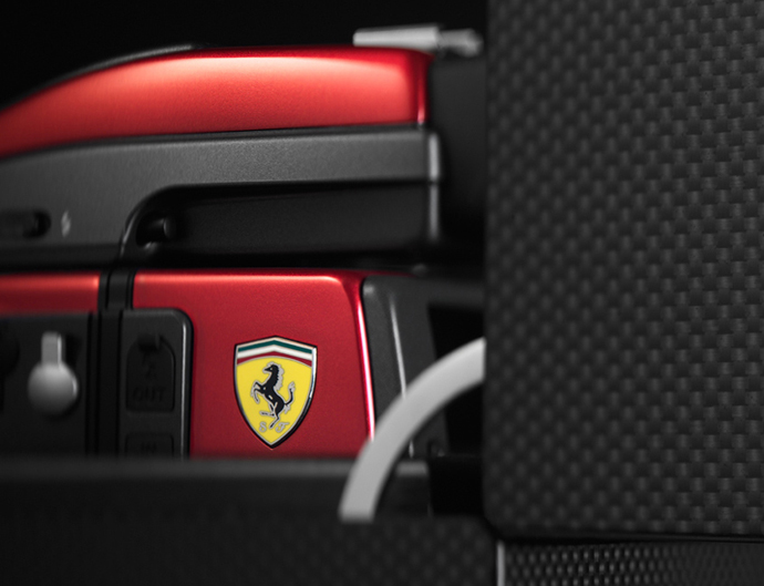 Фотоаппарат Ferrari Edition Hasselblad (фото 3)