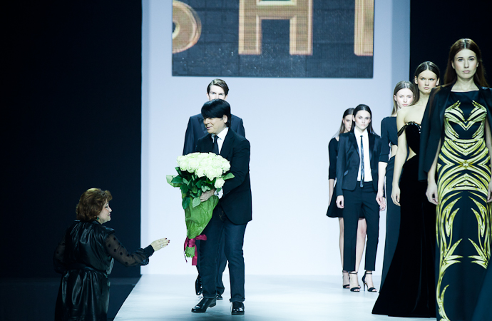 Показ Валентина Юдашкина на Volvo Fashion Week (фото 14)
