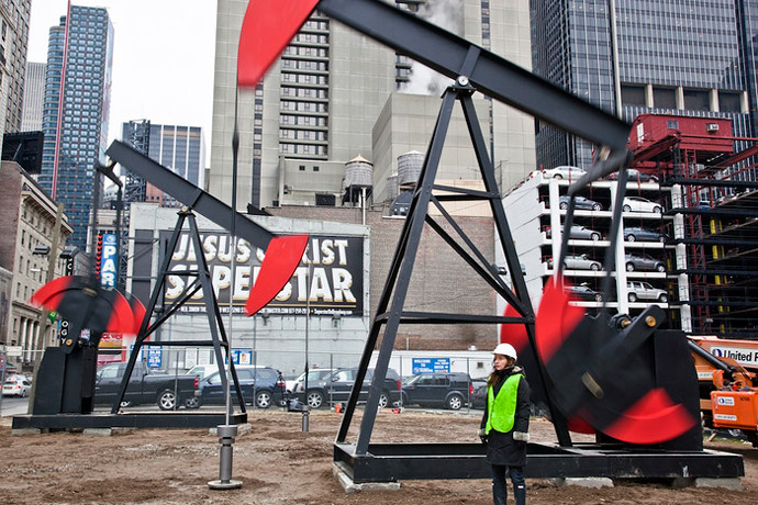 Нефтяные разработки на Таймс-сквер (фото 3)