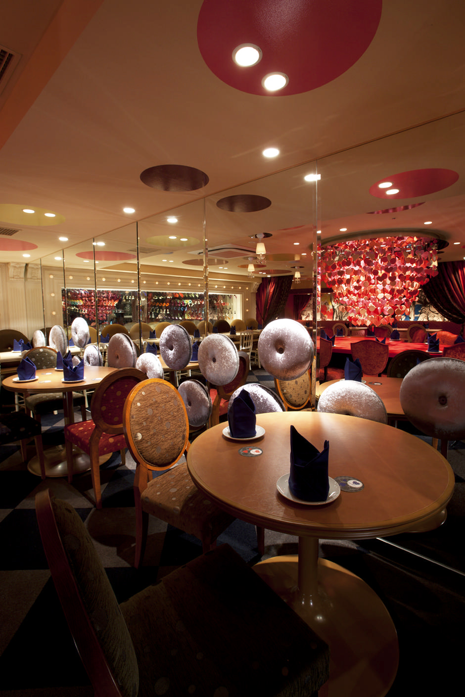 Сказочный ресторан в Токио (фото 10)