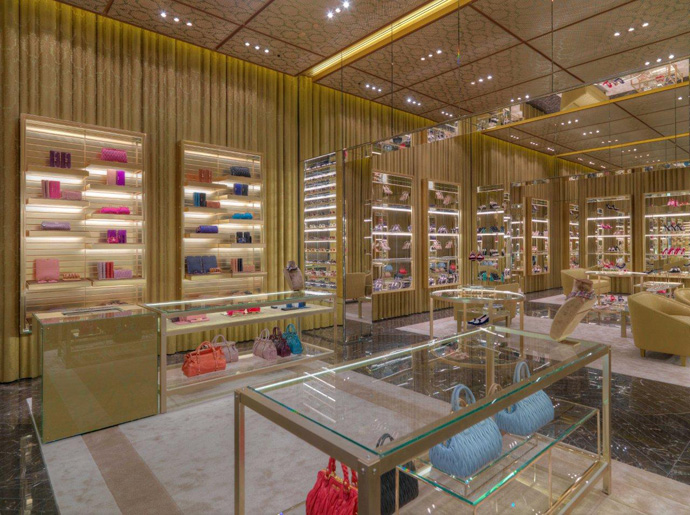 Бутики Prada и Miu Miu открылись в Dubai Mall | BURO.