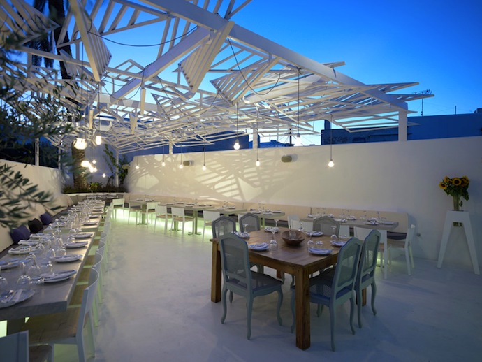 Белоснежный ресторан в Греции (фото 2)