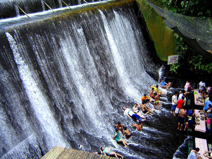 Необычный ресторан Waterfall у водопада (фото 1)