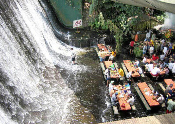 Необычный ресторан Waterfall у водопада (фото 2)
