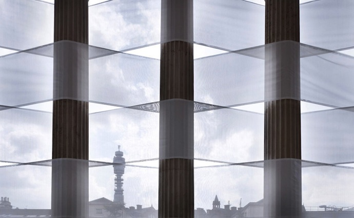 "Плетеные" колонны в центре Лондона (фото 6)