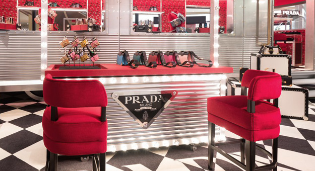 Prada открыл железнодорожную станцию в торговом центре