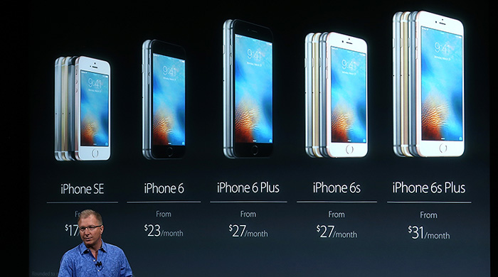 «Просто некоторые любят маленькие \"айфоны\"» и другие новости презентации Apple