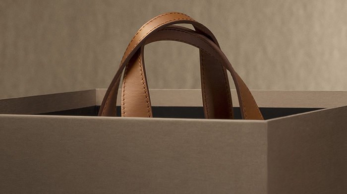 Джорджо Армани создал новую сумку, но ее дизайн пока держит в секрете