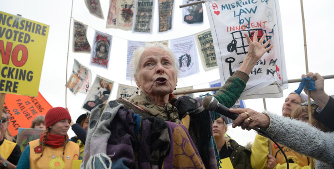 Вивьен Вествуд провела танцевальную акцию протеста против добычи газа