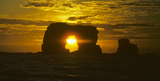 На Галапагосских островах обрушилась скала, известная как Арка Дарвина