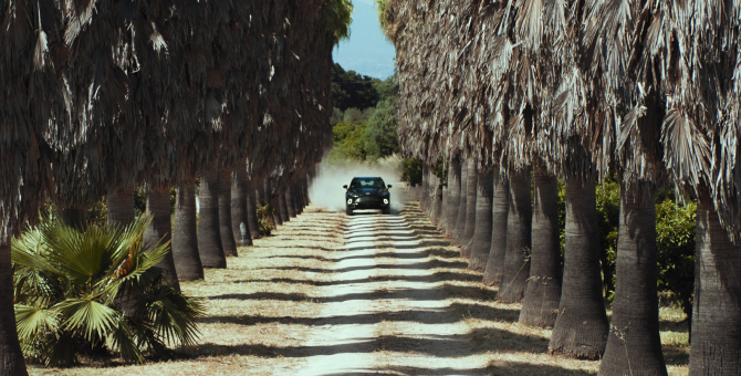 Лука Гуаданьино снял короткометражный фильм о новом автомобиле Aston Martin