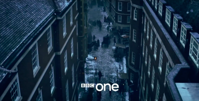 BBC показал тизер «Рождественской песни» с Энди Серкисом и Гаем Пирсом